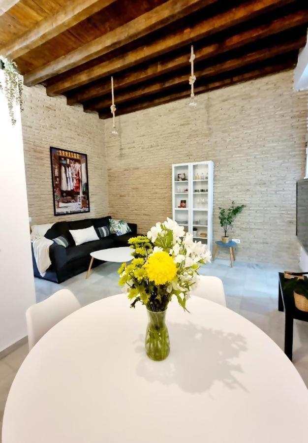 Hostfy Mercado De Triana Севилья Экстерьер фото