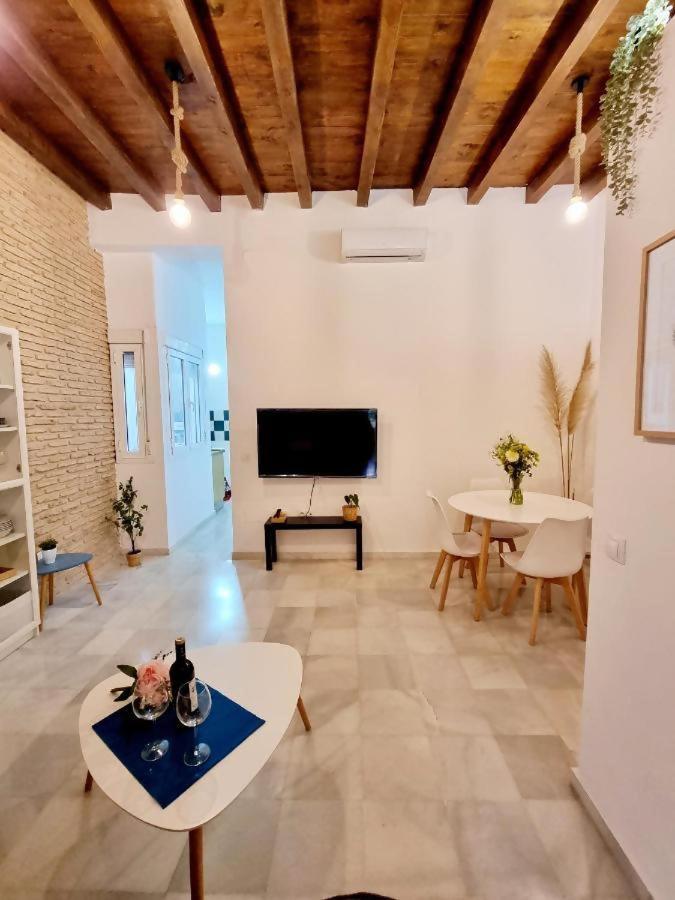 Hostfy Mercado De Triana Севилья Экстерьер фото
